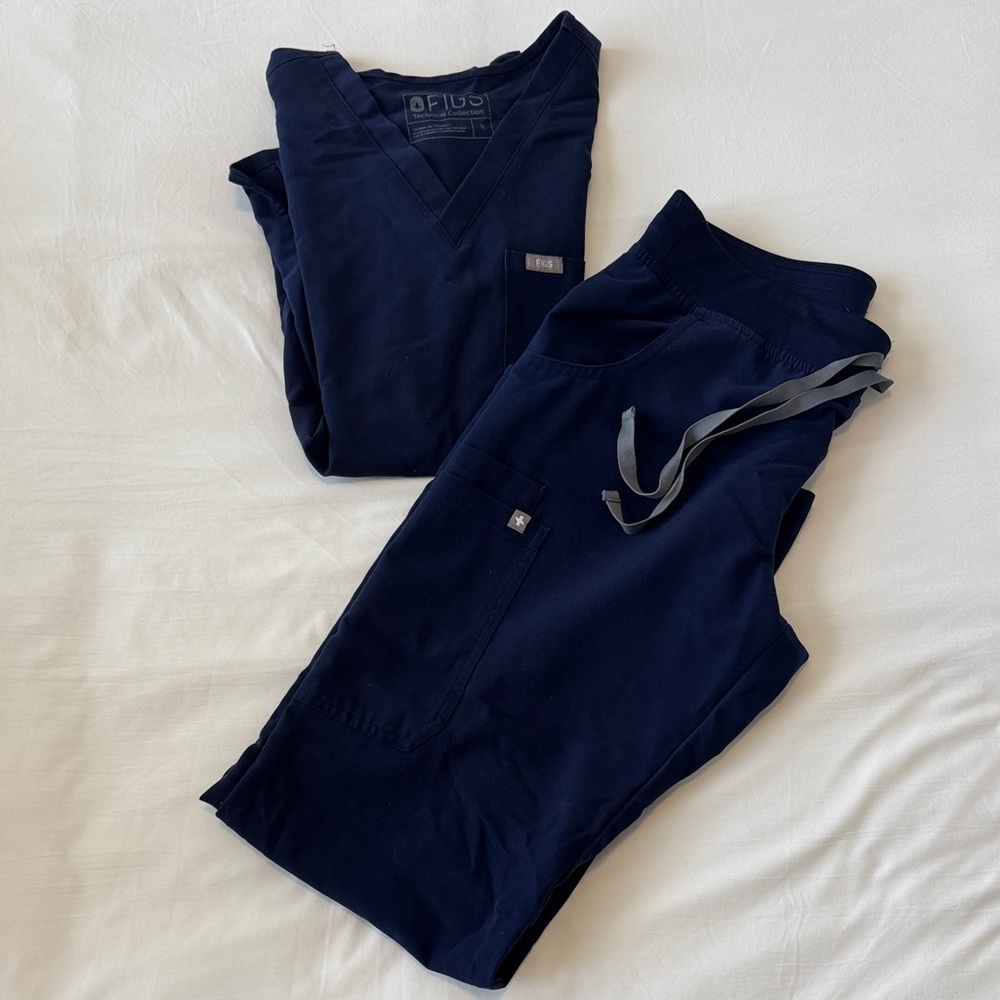 Figs Women's Navy Set